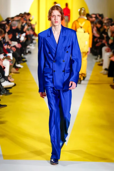 Look 19